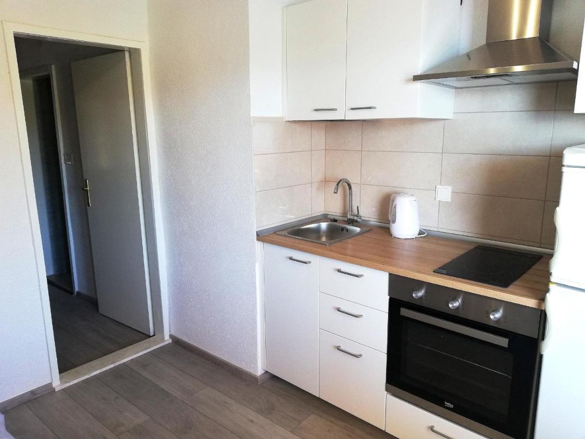 Apartments Amfora Gdinj Ngoại thất bức ảnh
