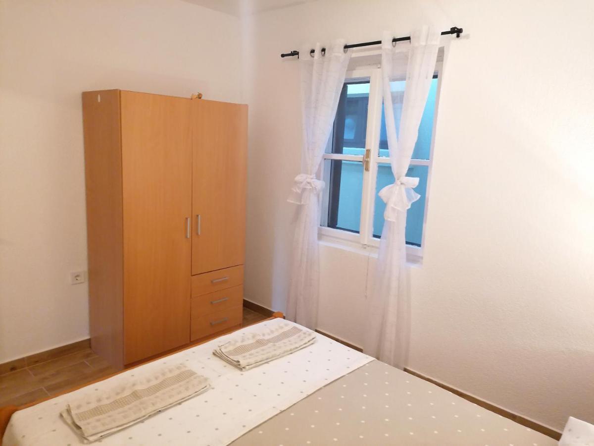 Apartments Amfora Gdinj Ngoại thất bức ảnh