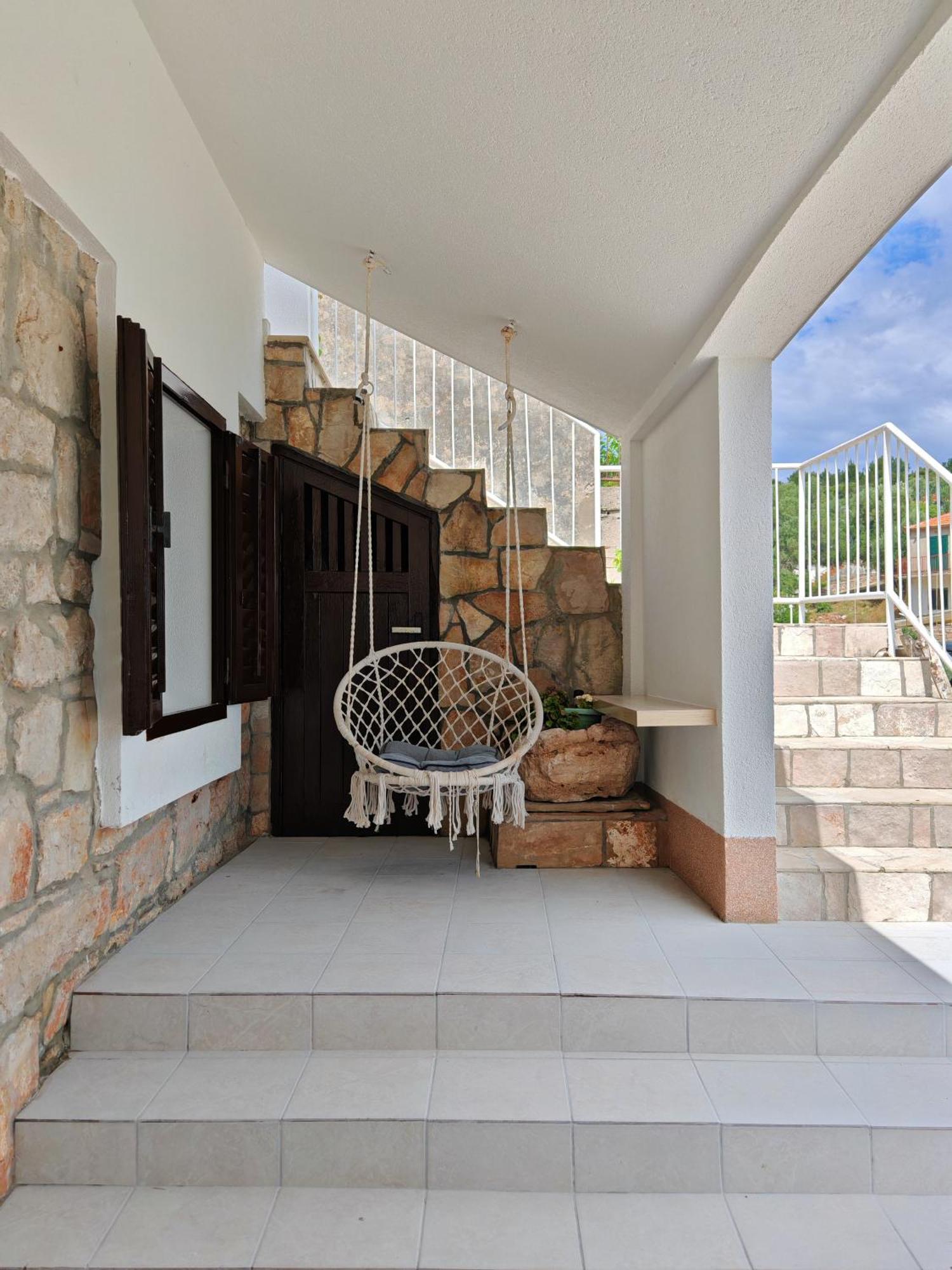 Apartments Amfora Gdinj Ngoại thất bức ảnh