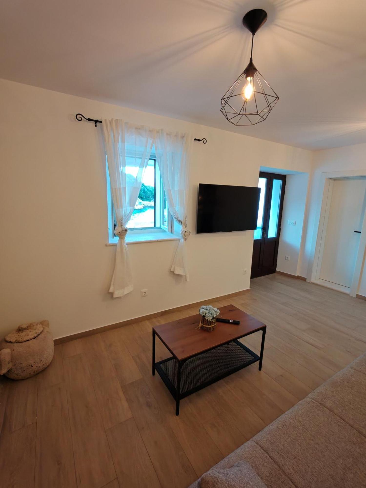 Apartments Amfora Gdinj Ngoại thất bức ảnh