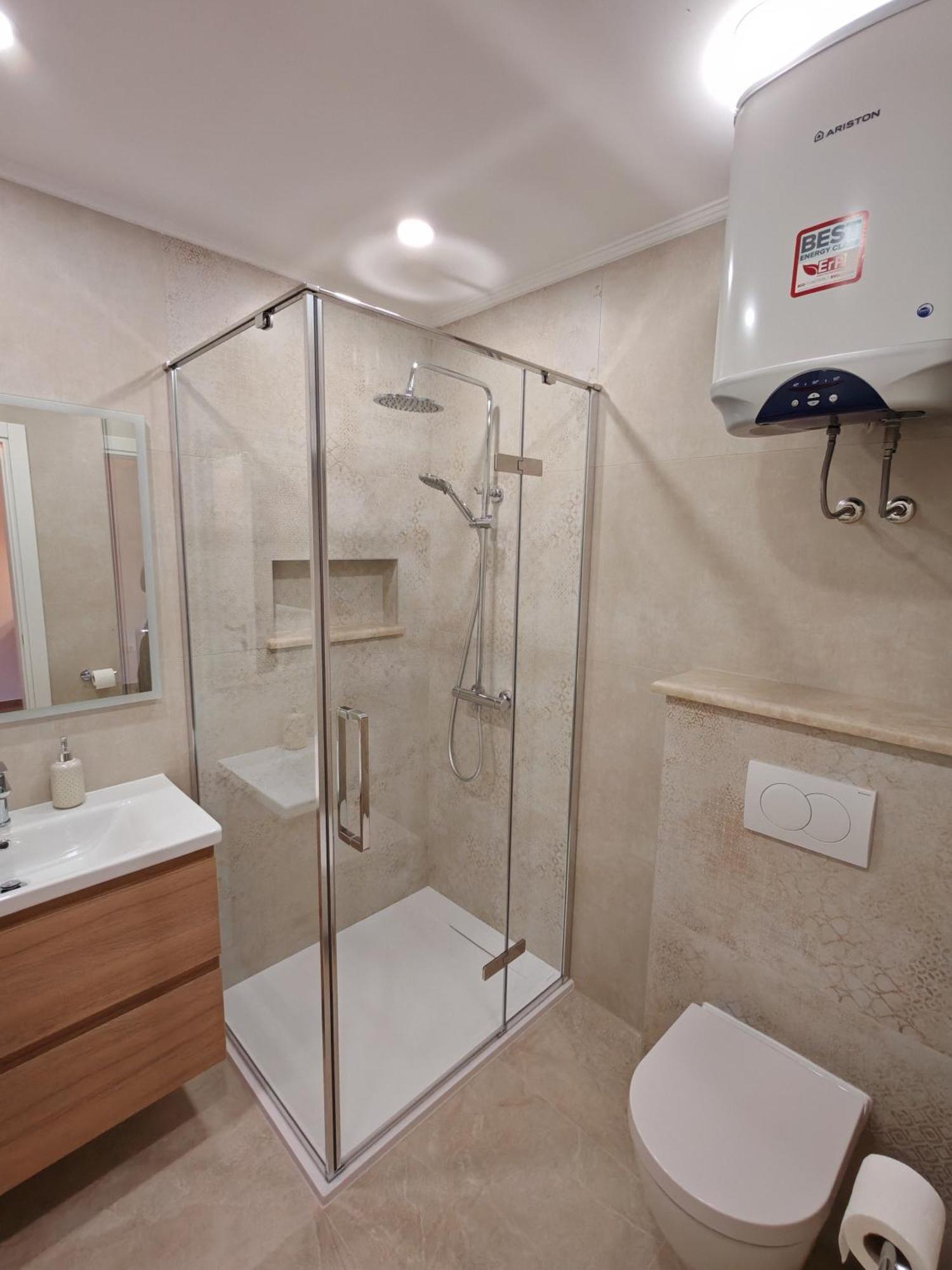 Apartments Amfora Gdinj Ngoại thất bức ảnh